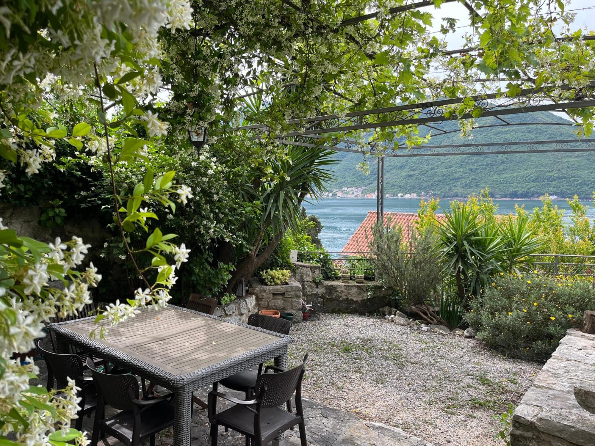 Be Happy In Perast Apartment Exterior photo